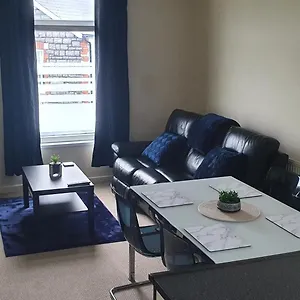  Apartment The Opal - 2 Bedroom With Wifi And On-street Parking - 10 Mins From City Centre & City Stadium